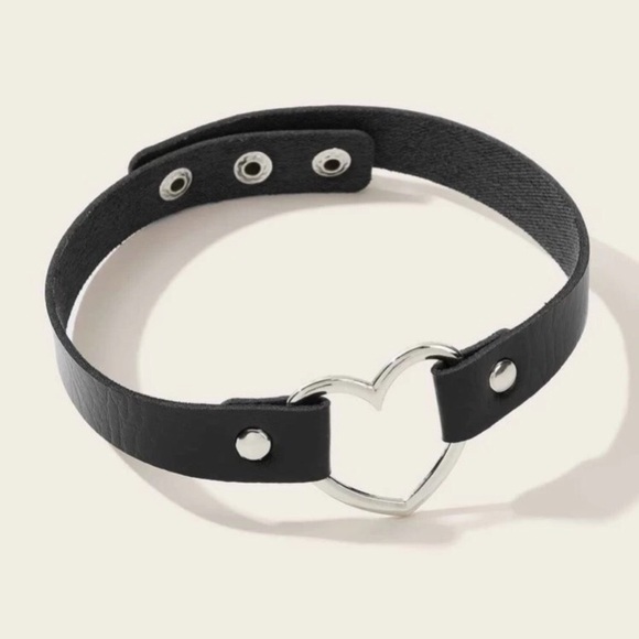 ❤️ Awesome PU leather heart choker absolve in various colors 🖤 - Picture 9 of 11